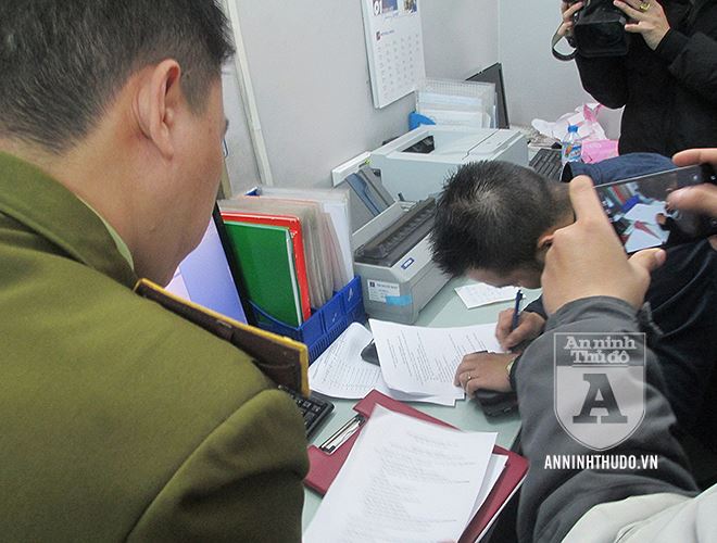 Toàn cảnh cuộc thực nghiệm đổ xăng giữa Petrolimex và lái xe ôtô khiếu nại